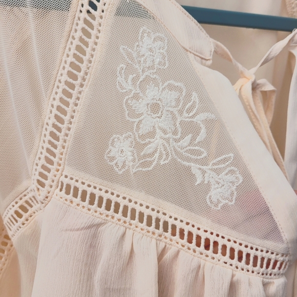 TORRID Chiffon Blouse size 2 - Picture 3 of 5